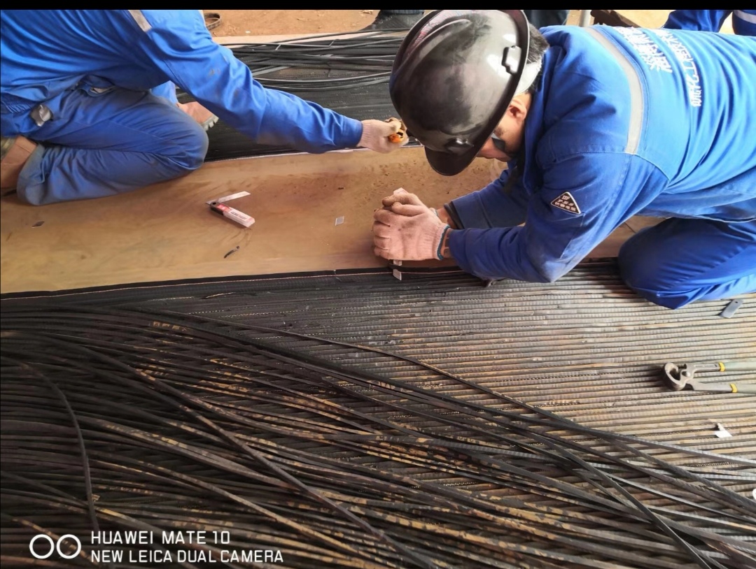 现场钢丝带粘接