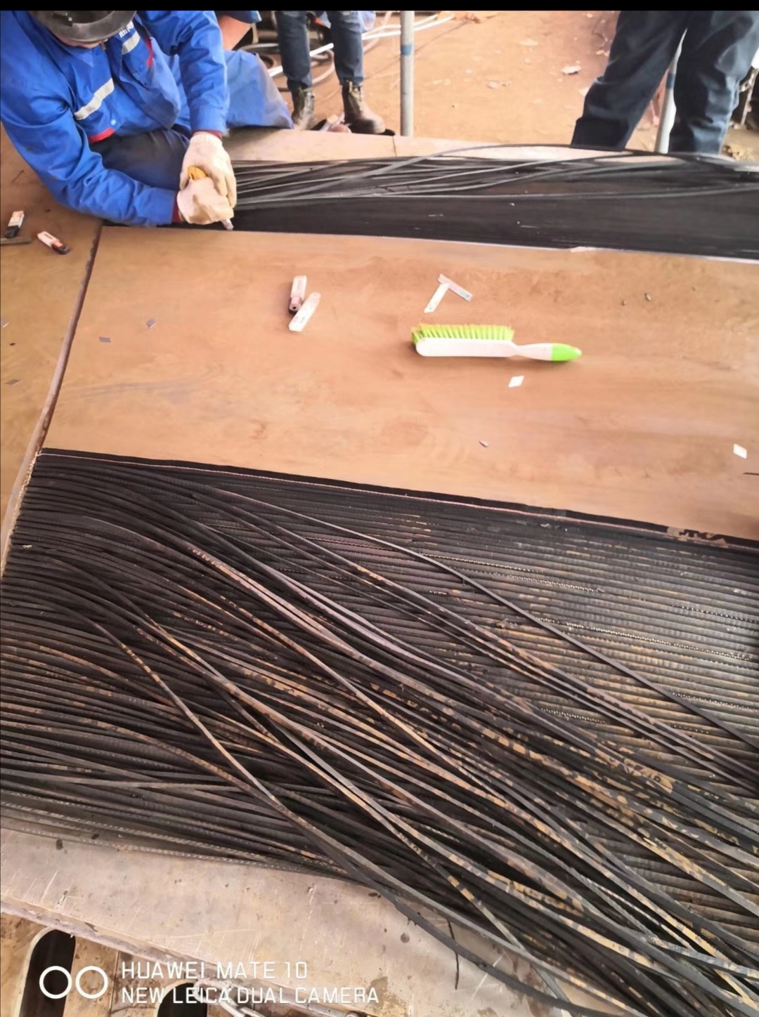 现场钢丝带粘接