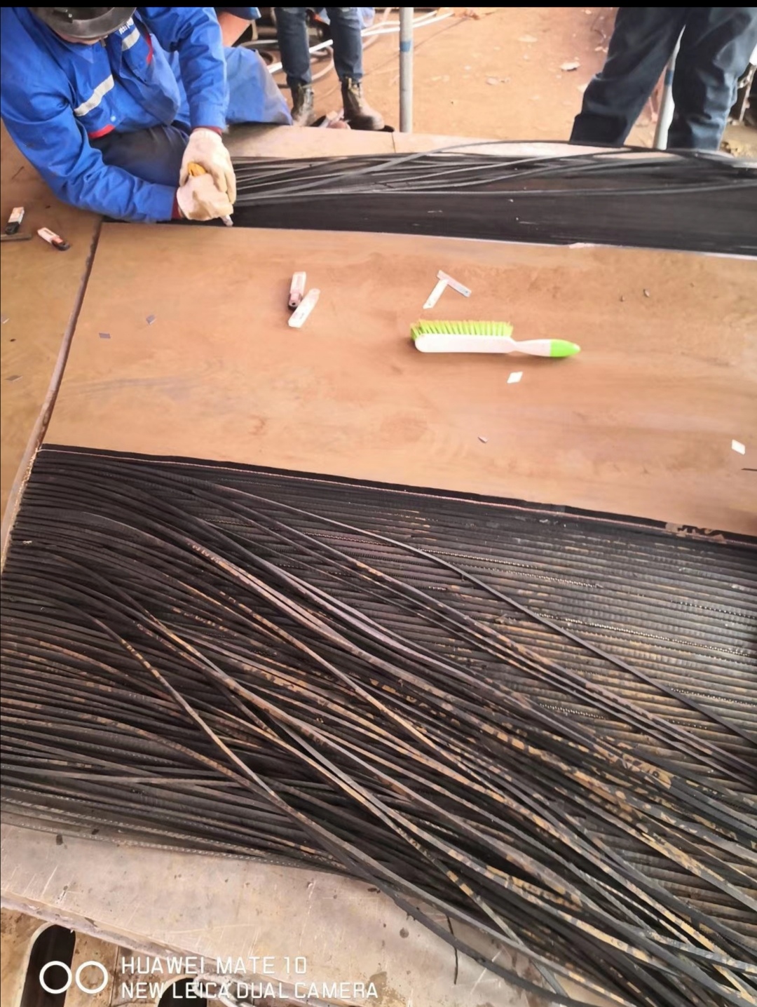 现场钢丝带粘接