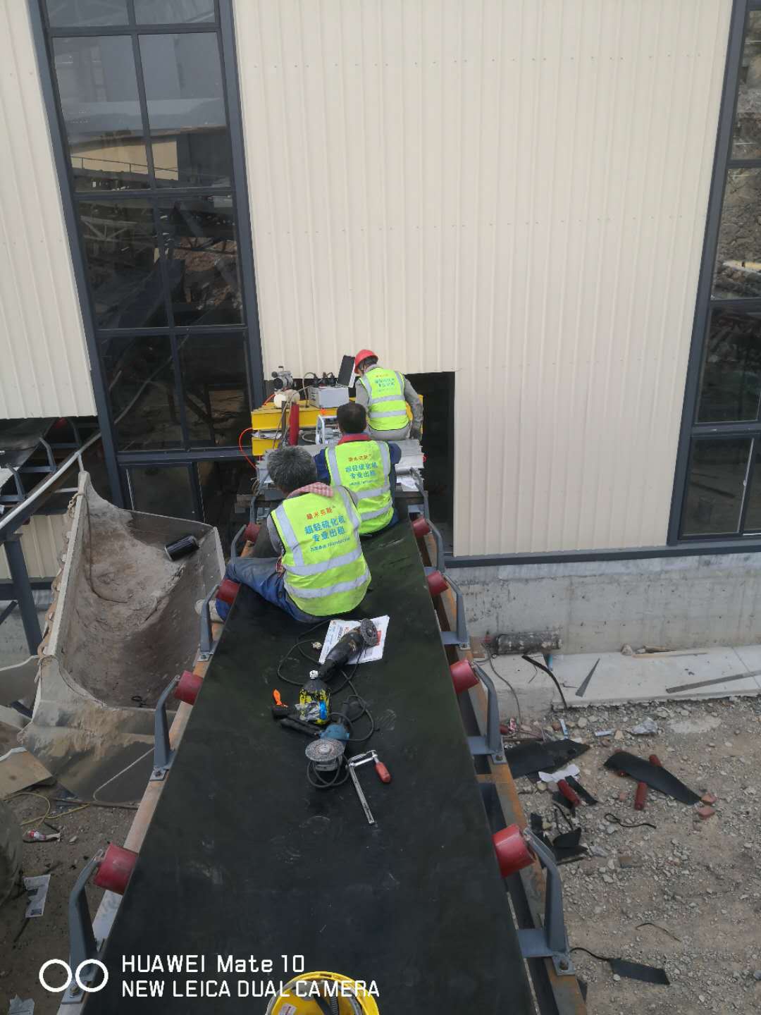 你们认真工作的背影真帅！